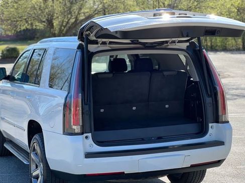 Used 2016 Cadillac Escalade Luxury AWD/4WD image 45
