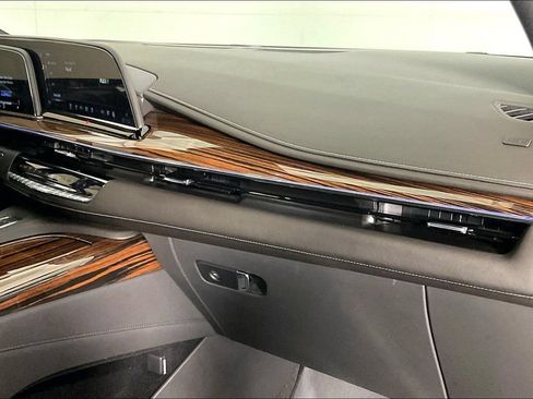 Used 2024 Cadillac Escalade ESV Premium Luxury AWD/4WD image 18