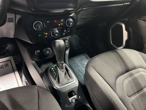 Used 2021 Jeep Renegade Latitude w/ Convenience Group AWD/4WD image 33