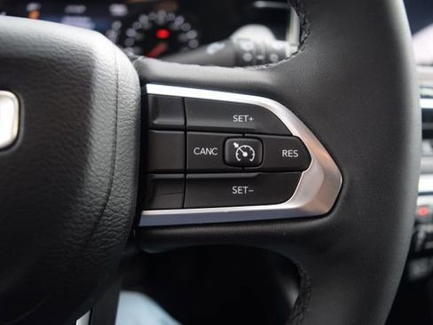Used 2023 Jeep Compass Latitude AWD/4WD image 5