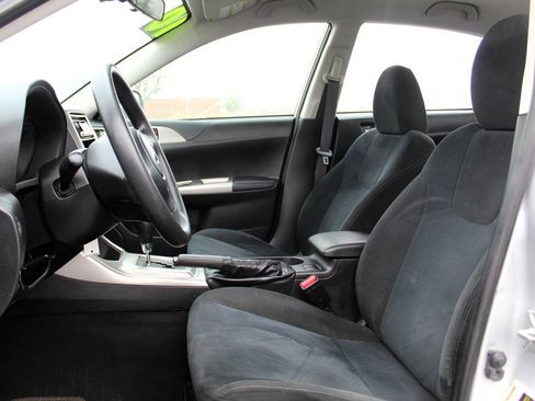 Used 2010 Subaru Impreza 2.5i image 9