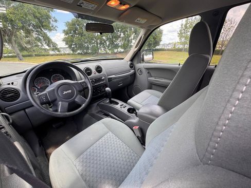 Used 2007 Jeep Liberty Sport RWD image 18