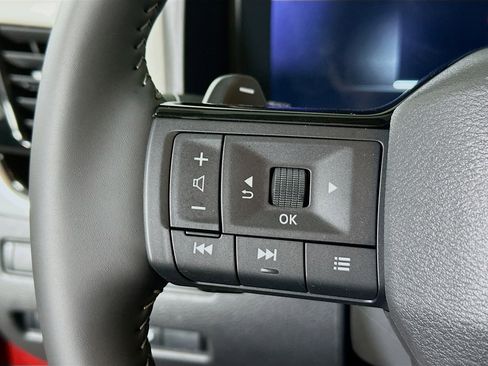 Used 2025 Nissan Rogue SL image 16