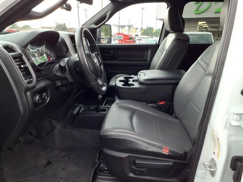 Used 2024 RAM 2500 Tradesman w/ Chrome Appearance Group AWD/4WD image 17