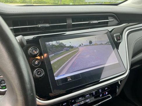 Used 2022 Chevrolet Bolt EUV LT w/ Convenience Package FWD image 29