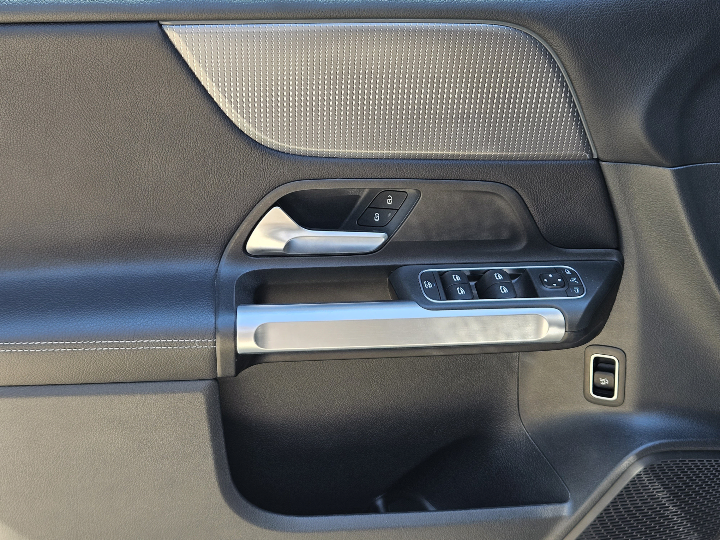 Used 2022 Mercedes-Benz GLB 250 image 18