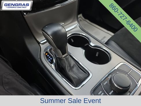 Used 2022 Jeep Grand Cherokee Laredo X AWD/4WD image 36