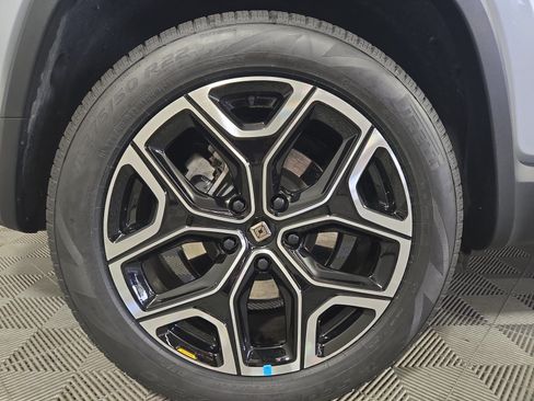 Used 2024 Rivian R1S Adventure AWD/4WD image 12