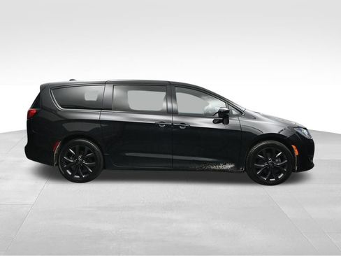 Used 2020 Chrysler Pacifica Touring w/ S Appearance Package FWD image 6