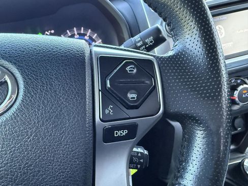 Used 2017 Toyota 4Runner SR5 AWD/4WD image 17