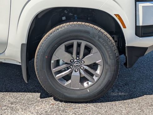 New 2026 Nissan Frontier SV w/ Tow Package AWD/4WD image 31