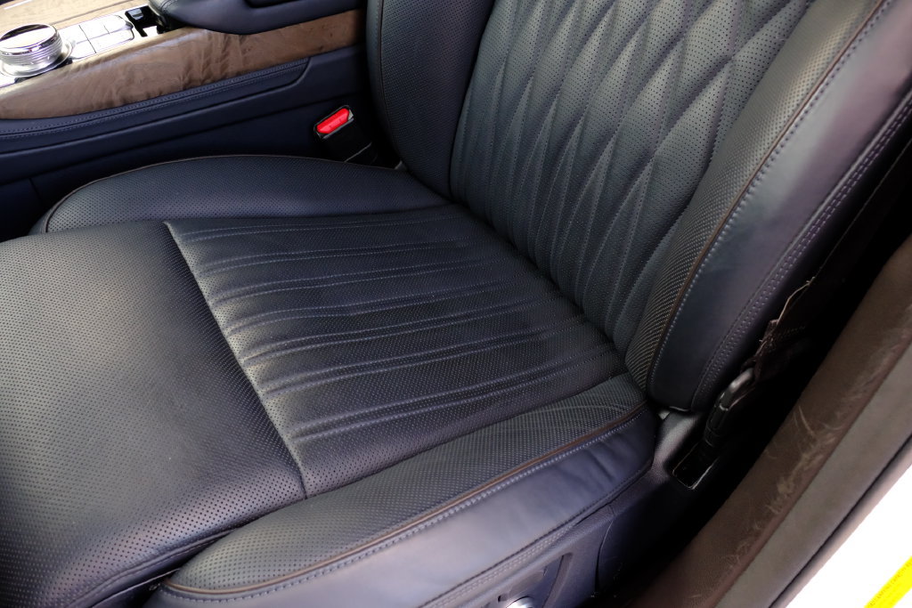 Used 2021 Genesis G90 3.3T Premium RWD image 13