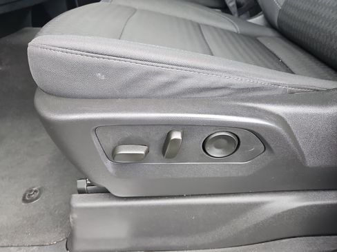 Used 2025 Chevrolet Silverado 1500 LT image 16