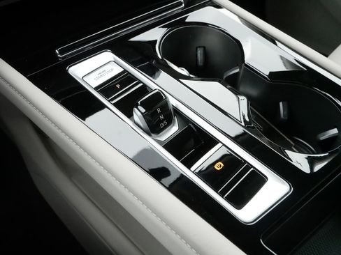 Certified 2025 Volkswagen Atlas SE w/ Panoramic Sunroof Package image 24