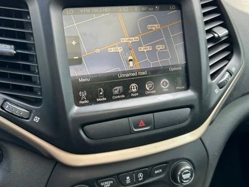 Used 2016 Jeep Cherokee Limited w/ Luxury Group FWD image 6