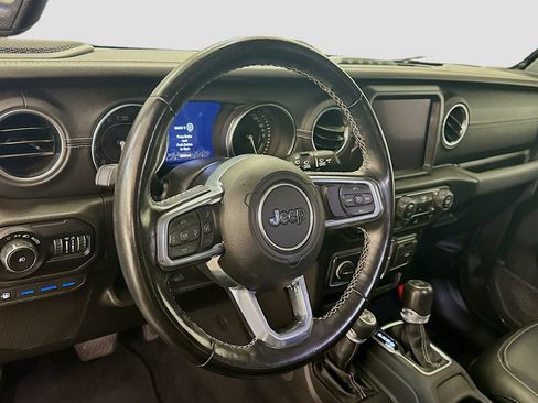Used 2022 Jeep Wrangler Unlimited Sahara w/ Dual Top Group AWD/4WD image 18