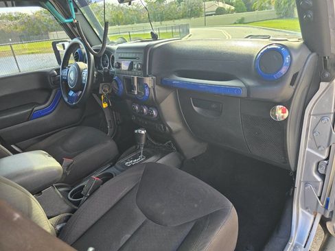 Used 2015 Jeep Wrangler Unlimited Sport w/ Connectivity Group AWD/4WD image 15