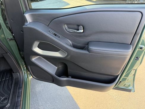 Used 2024 Nissan Frontier SV w/ Technology Package image 16