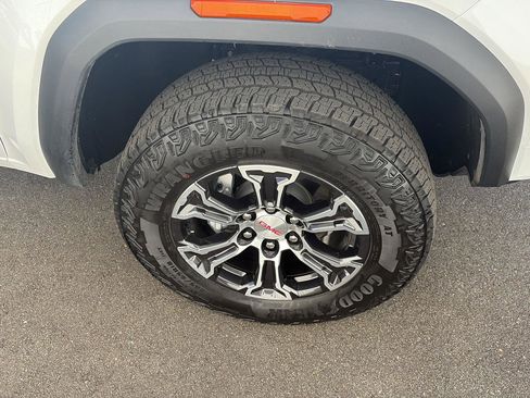 Used 2025 GMC Canyon AT4 w/ AT4 Premium Package image 10