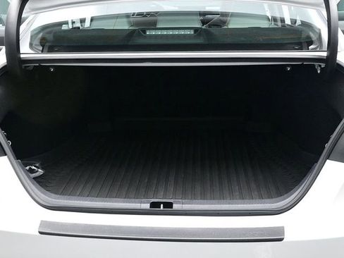 Used 2022 Toyota Camry SE image 10