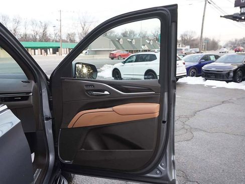 Used 2022 Cadillac Escalade Premium Luxury image 31