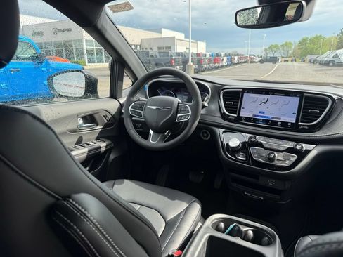 New 2026 Chrysler Pacifica Select FWD image 58