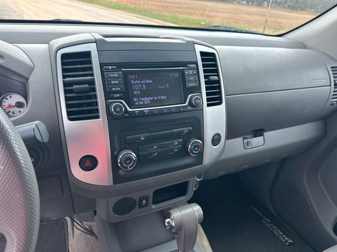 Used 2015 Nissan Frontier Desert Runner RWD image 28