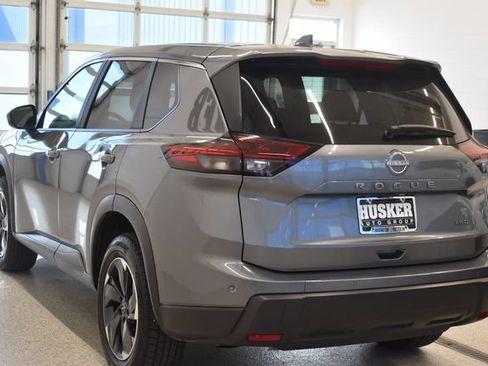 Used 2025 Nissan Rogue SV AWD/4WD image 10
