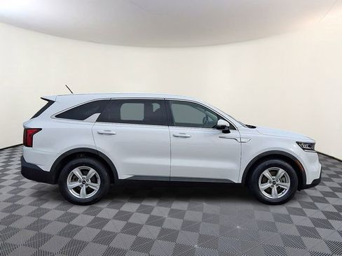 Used 2023 Kia Sorento LX image 8