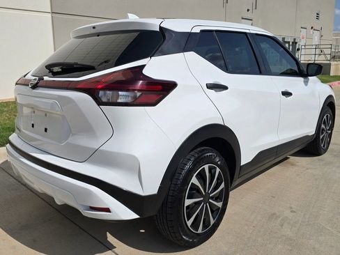 Used 2021 Nissan Kicks S FWD image 7