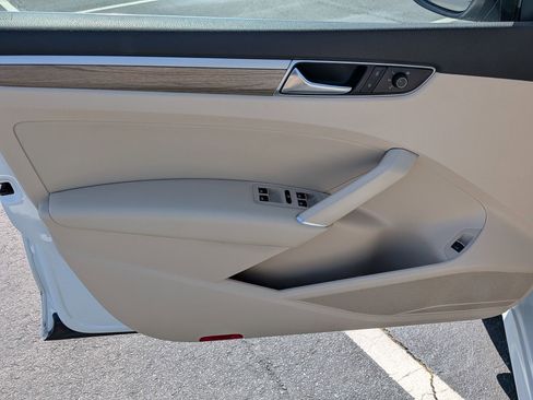 Used 2017 Volkswagen Passat 1.8T SE image 12