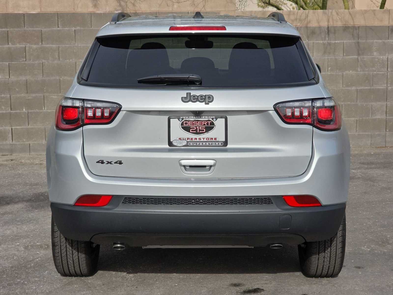 Used 2026 Jeep Compass Latitude AWD/4WD image 7