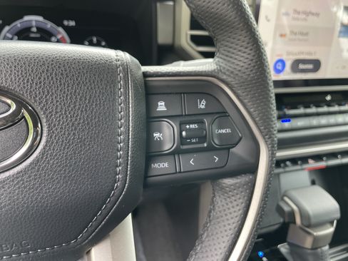 Used 2025 Toyota Tundra Limited AWD/4WD image 19
