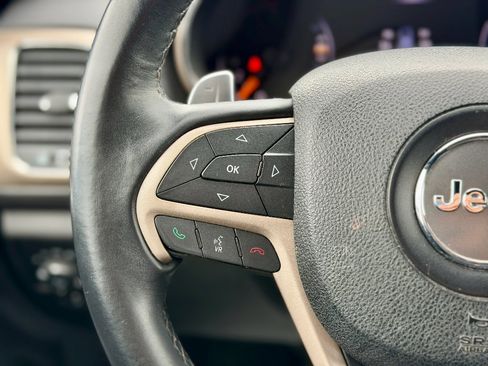 Used 2017 Jeep Grand Cherokee Laredo image 8