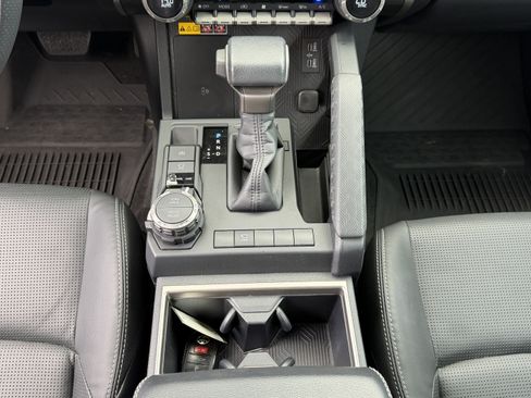 Used 2025 Toyota 4Runner Limited AWD/4WD image 25