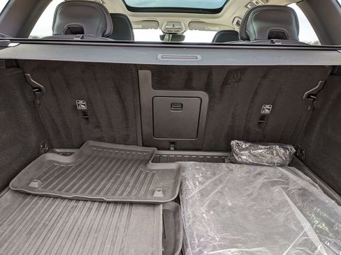 Certified 2023 Volvo XC60 B5 Plus w/ Climate Package image 27