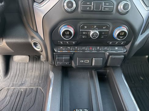 Used 2019 GMC Sierra 1500 SLT w/ SLT Premium Plus Package image 22