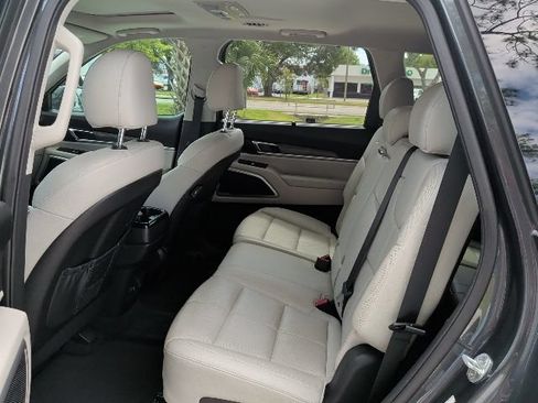 Used 2020 Kia Telluride EX w/ Towing Package FWD image 16