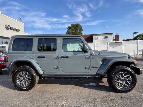 New 2026 Jeep Wrangler Unlimited Sahara AWD/4WD image 8
