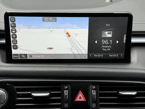 Used 2023 Genesis G70 2.0T image 26