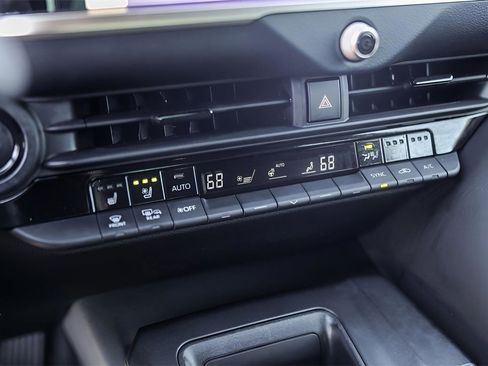 Used 2023 Toyota Crown Limited image 18