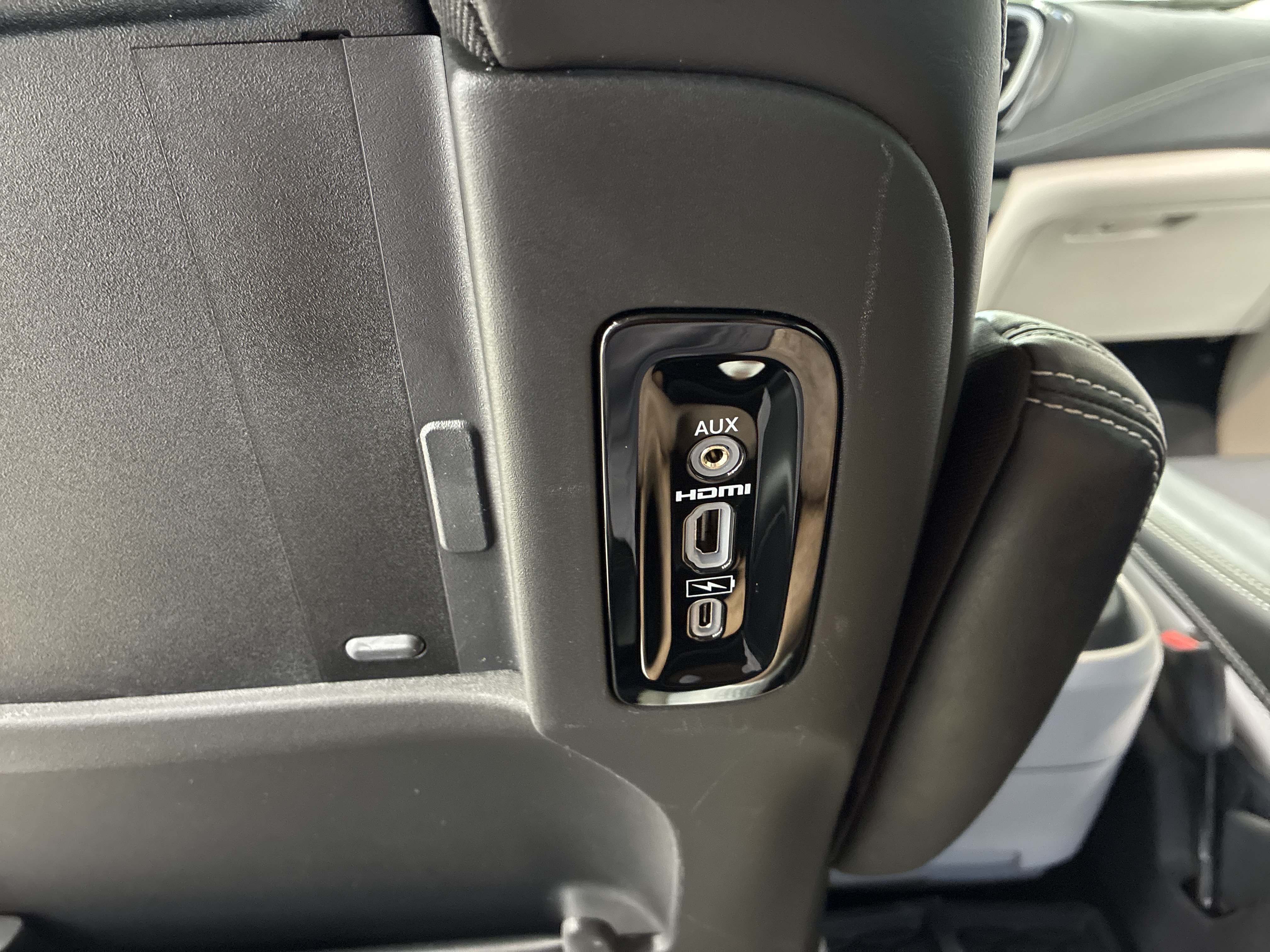 Certified 2024 Chrysler Pacifica Touring-L w/ Uconnect Theater Family Group AWD/4WD image 16