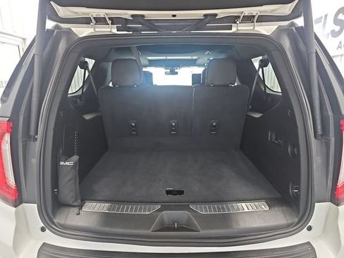 Used 2021 GMC Yukon XL AT4 w/ AT4 Premium Plus Package AWD/4WD image 22