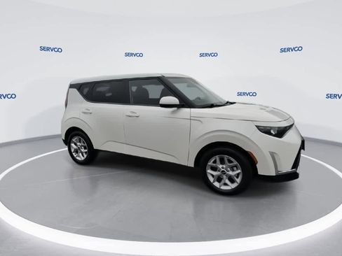 Used 2023 Kia Soul LX w/ LX Technology Package image 2