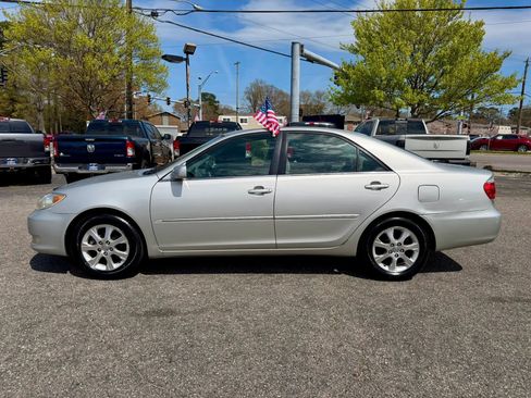 Used 2005 Toyota Camry XLE image 2