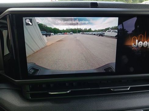 New 2025 Jeep Gladiator Sport image 38