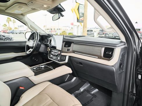 Used 2024 Ford Expedition Limited image 23
