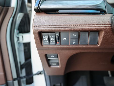 Used 2025 Honda Odyssey Elite image 17