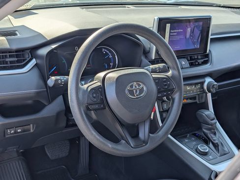 Used 2024 Toyota RAV4 LE AWD/4WD image 18