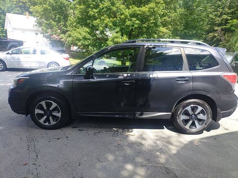Used 2017 Subaru Forester 2.5i Limited AWD/4WD image 1